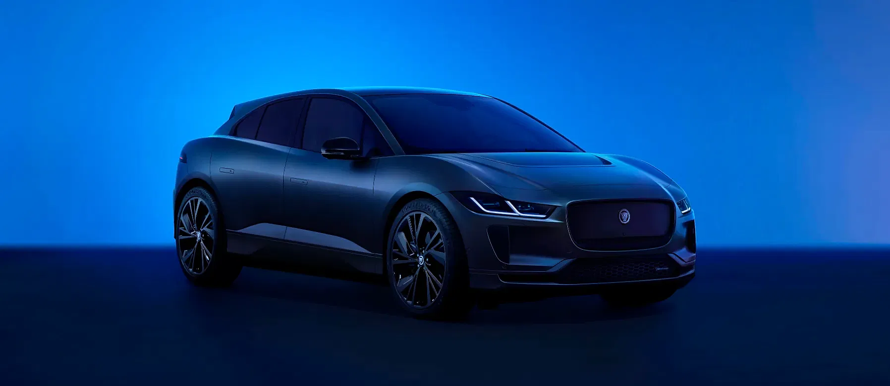 TAMAMEN ELEKTRİKLİ JAGUAR I-PACE